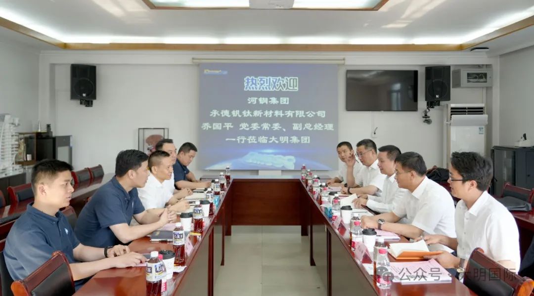 河鋼集團承德釩鈦黨委常委、副總經理喬國平一行來訪